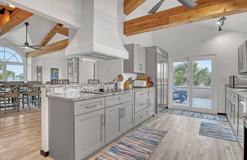 Cocoa Isles House | Coco Sands Riverfront Pool Home w/5 Bedrms - 3 min to the beach