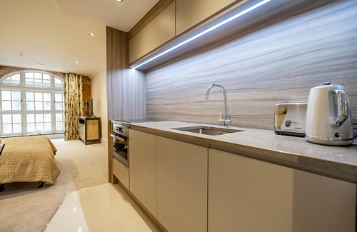 York Apartment | Cocoa Suites 11 - sleeps 2 guests in studio apartment