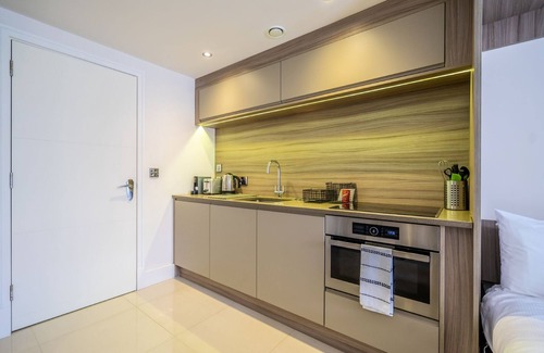 York Apartment | Cocoa Suites 3 - sleeps 2 guests with parking