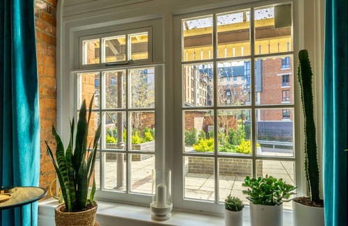 York Apartment | Cocoa Suites 3 - sleeps 2 guests with parking