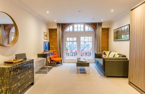 York Apartment | Cocoa Suites 5 - sleeps 2 guests in studio apartment