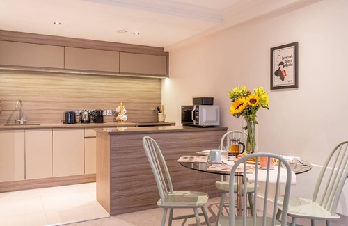 York Apartment | Cocoa Suites 8 - A couples retreat