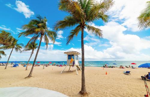 Poinsettia Heights Apartment | CocoBay 2BR Condos Near Beach, Galleria Mall, Wilton Manors, Cruise Port