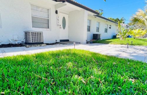 Poinsettia Heights Apartment | CocoBay 2BR Condos Near Beach, Galleria Mall, Wilton Manors, Cruise Port