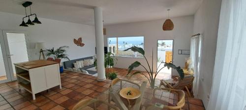 Los Cocoteros House | CocoMar I - Private heated pool with sea views