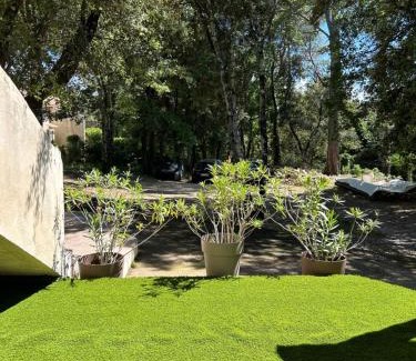 Puget Apartment | Cocon cosy appart romantique, jacuzzi piscine