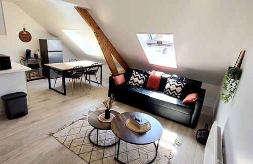 Carignan Apartment | Cocon Sous le Toit, en Plein Centre Ville