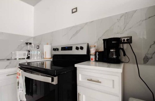 Sonsonate House | Coconut City House