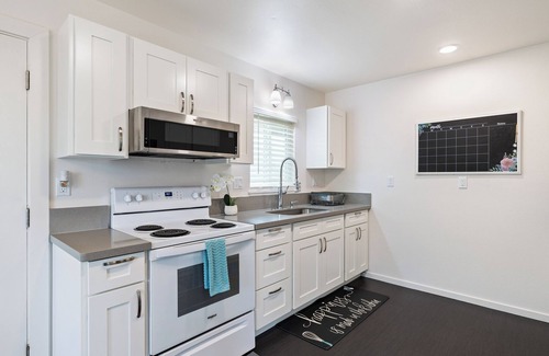 Kahuku House | "Coconut Crest Cottage"