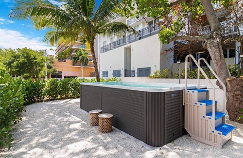 Coral Way House | Coconut Grove Charm, City Convenience | Roami at Grove 27