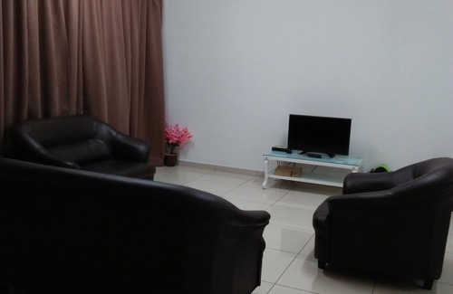 Tanjung Karang House | Coconut HomeStay Tanjong Karang ，Selan. .椰子民宿是渡假的好地方→屋子明亮→客厅和房间很宽阔→是悠庄地方，这里出入方便。