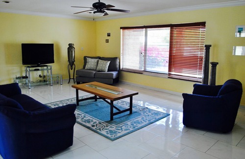 Windsor Park House | Coconut Palm, Freeport Bahamas
