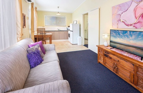 Scarness Apartment | Coconut Palms 2 Bedroom Apartment