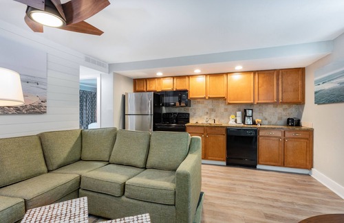 New Smyrna Beach Hotel | Coconut Palms Beach Resort II a Ramada by Wyndham