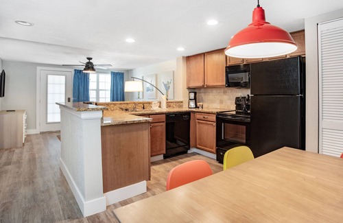 New Smyrna Beach Hotel | Coconut Palms Beach Resort II a Ramada by Wyndham