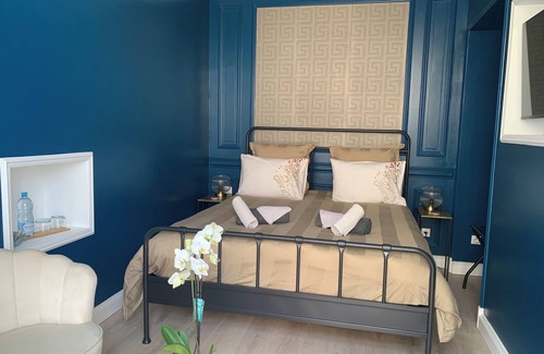 Bourgueil Bed & Breakfast | Cocoon' guest room with private wellness area