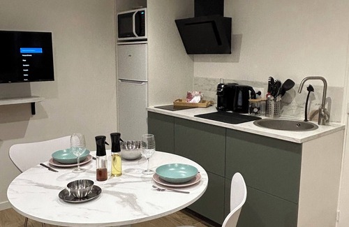 Lagny-sur-Marne Apartment | Cocoon & vous studio with private garden 7 min from Disneyland and 25 min from Paris