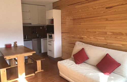 Saint-Aventin Apartment | Cocooning studio you will enjoy the breathtaking view of the mountains