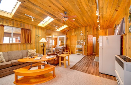 Cody Cabin | Cody Vacation Rental Near Cedar Mountain!