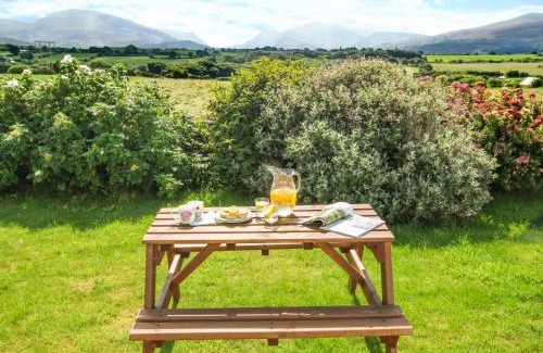 Brynrefail House | Coed Bolyn Lodge