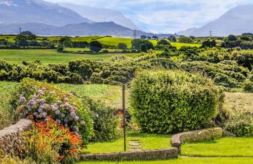 Brynrefail House | Coed Bolyn Lodge