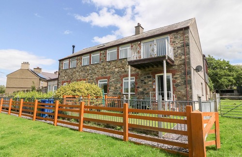 Gallt Y Foel Cottage | Coed y Glyn Bach Equestrian