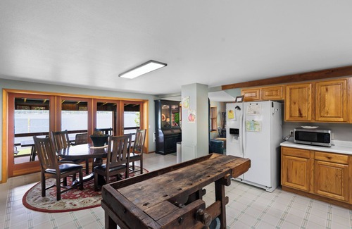 Desmet Cabin | Coeur d'Alene Lake Cabin with Grass to the Water's Edge