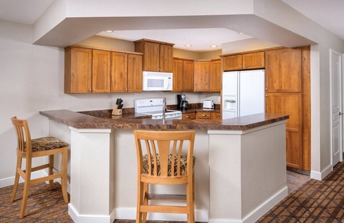 Coeur d'Alene Apartment | Coeur d’Alene lake 2BD condo with resort amenities including indoor pool