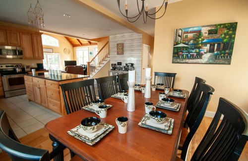 Stratton Mountain House | Coffee Lover's Retreat w/hot tub & game room