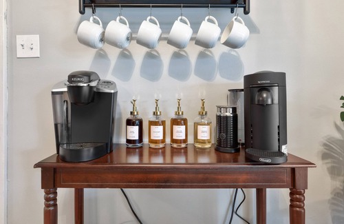Lake Charles House | Coffee lovers dream- 5 min to casinos near shopping, restaurants & more!