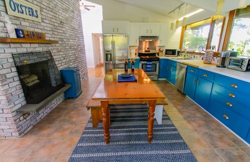 Damariscotta House | Coffee on your deck with a serene sunrise as you watch eagles soar