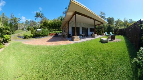Lowanna Apartment | Coffs Coast Mountain Retreat