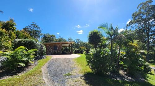 Lowanna Apartment | Coffs Coast Mountain Retreat