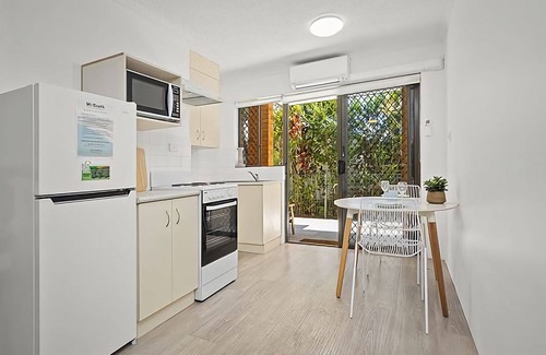 Coffs Harbour Apartment | Coffs Mediterranean Villa 2 is a one bedroom apartment in a gated complex of only 5 apartments.