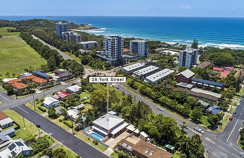 Coffs Harbour Apartment | Coffs Mediterranean Villa 2 is a one bedroom apartment in a gated complex of only 5 apartments.