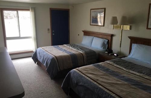 Kewaunee Hotel | Coho Motel