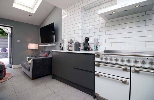 Riverside House | Cohost Partners Bright 3BR Home with Private Courtyard