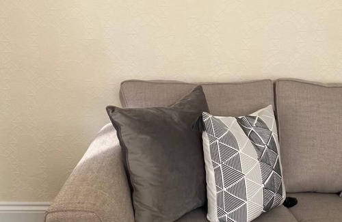 Newport House | Cohost Partners Chepstow House Cozy 5 Bedroom Stay