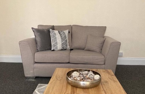 Newport House | Cohost Partners Chepstow House Cozy 5 Bedroom Stay