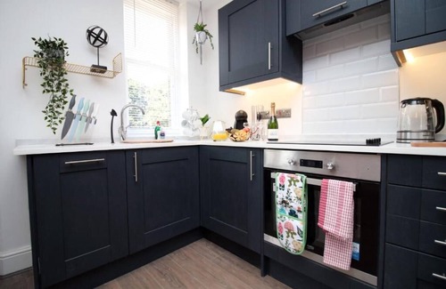 Cardiff Apartment | Cohost Partners Chic 3 Bed in Cardiff with Parking