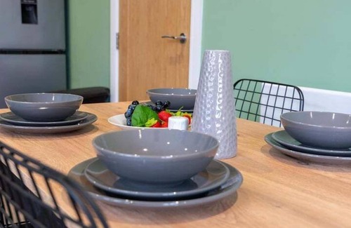 Cyncoed Apartment | Cohost Partners Cozy 1 Bed Retreat Cyncoed
