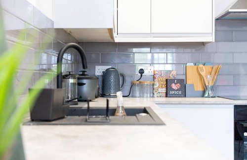 Cyncoed Apartment | Cohost Partners Cozy 1 Bed Retreat Cyncoed
