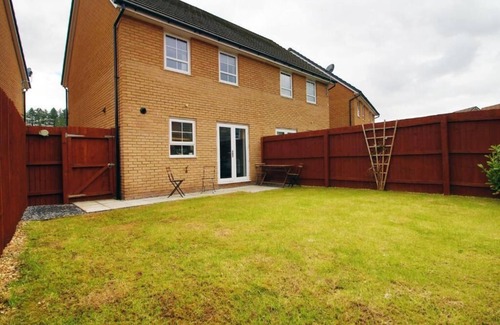 Graig House | Cohost Partners Cozy 3BR Home with Garden & Parking