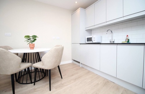 Atlantic Wharf Apartment | Cohost Partners Stylish 2BR in Cardiff Bay Parking