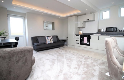 Llanrumney Apartment | Cohost Partners Stylish 1BR with Private Courtyard
