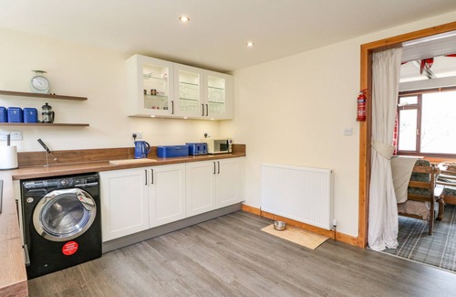 Glenfinnan House | COIRE-DHIUBH, pet friendly, character holiday cottage in Glenfinnan