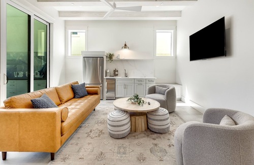 Frangista Beach House | Colada Sunset|Seasonal Beach Service|Built 2025|Golf Cart