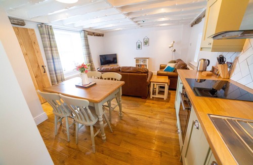 Tenby Cottage | Colby Cottage, Wynd Hill Hideaway - walk to coast path, beach and pub!