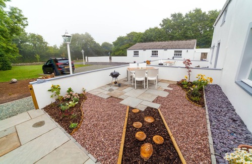 Tenby Cottage | Colby Cottage, Wynd Hill Hideaway - walk to coast path, beach and pub!