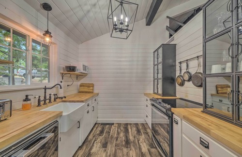 Cold Springs Cabin | Cold Springs Escape: A/C, Hot Tub, Generator, WiFi